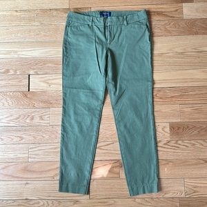 Old Navy, ankle length pants. Size 6.